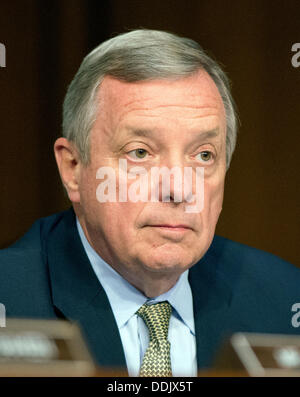 Washington DC, USA. 06Th Sep 2013. AUX USA. Commission des relations étrangères du Sénat, à l'écoute de témoignages au cours de l'audience sur l'autorisation de l'emploi de la Force en Syrie". États-unis le sénateur Richard J. Durbin (Démocrate de l'Illinois), membre de la Commission des relations étrangères du Sénat, à l'écoute de témoignages au cours de l'audience sur l'autorisation de l'emploi de la Force en Syrie' © AFP PHOTO alliance/Alamy Live News Banque D'Images
