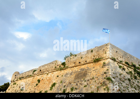 Les murs de l'Est et de la tourelle du 16ème siècle forteresse vénitienne à Réthymnon - Crète, Grèce Banque D'Images