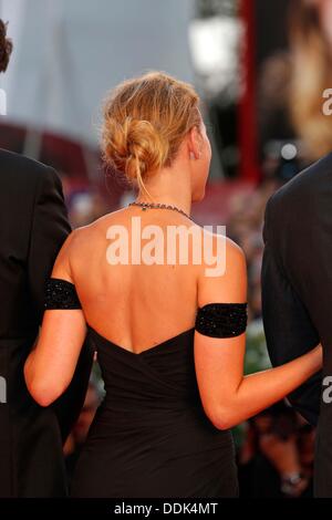 Venise, Ca, de l'Italie. 3e août, 2013. SCARLETT JOHANSSON.Sous la peau premiere.70e Festival du Film de Venise.Venise, Italie.03 Septembre 2013. © Roger Harvey/Globe Photos/ZUMAPRESS.com/Alamy Live News Banque D'Images