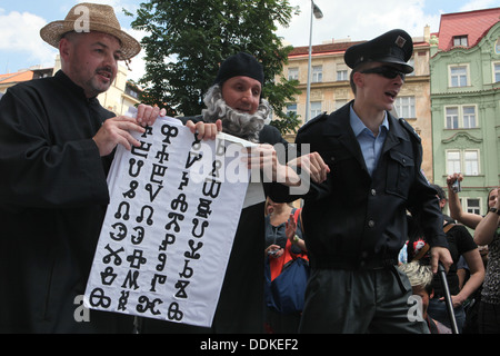 Les étrangers de protester contre la nouvelle proposition de la Loi sur les étrangers de la République tchèque à Prague le 2 juillet 2013. Banque D'Images