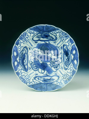 Kraak bassin bleu et blanc, fin de la dynastie Ming, Chine, c1600-1620. Artiste : Inconnu Banque D'Images