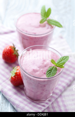 Yogourt aux fraises, secouer ou de boisson fouettée Banque D'Images