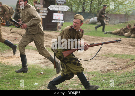 La bataille de reconstitution à Orechov. Le 68e anniversaire de la fin de la Seconde Guerre mondiale en Orechov, République tchèque. Banque D'Images