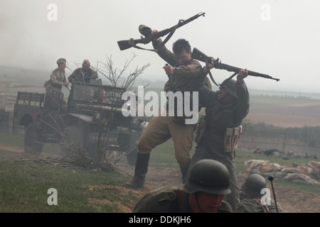 La bataille de reconstitution à Orechov. Le 68e anniversaire de la fin de la Seconde Guerre mondiale en Orechov, République tchèque. Banque D'Images