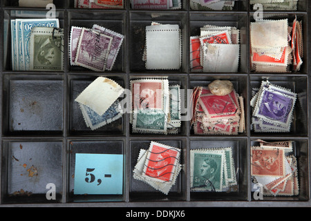 Timbres Poste Nazi original orné d'un portrait d'Adolf Hitler en vente. Banque D'Images