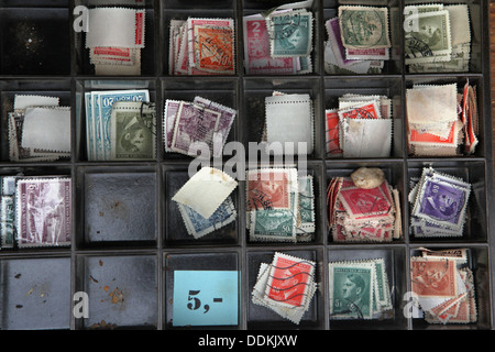 Timbres Poste Nazi original orné d'un portrait d'Adolf Hitler en vente. Banque D'Images