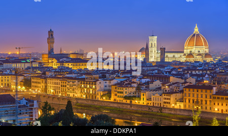 Vue sur Florence dans la nuit Banque D'Images