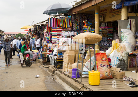 Un marché de rue à Abuja, Nigéria Banque D'Images