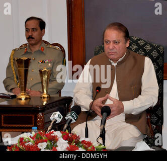 Karachi, Pakistan. 4e septembre 2013. Premier Ministre Muhammad Nawaz Sharif la tenue d'une session interactive avec des personnes des médias au gouverneur House, Karachi le 04 septembre 2013. Document de cours par le Pakistan information ministère   (photo par PID/Deanpictures/Alamy Live News Banque D'Images