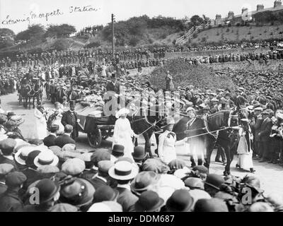 Une grande foule watches Emily Wilding Davison's Funeral procession 15 juin 1913. Artiste : Inconnu Banque D'Images