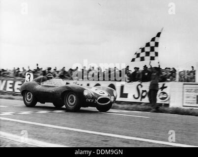 Ken Wharton dans une Jaguar D Type, Reims 12 heures, France, 3 juillet 1954. Artiste : Inconnu Banque D'Images