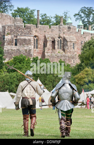 Le "Berkeley" reinactments escarmouche médiéval au château de Berkeley près de Gloucester où le 500e anniversaire de la bataille de Fl Banque D'Images