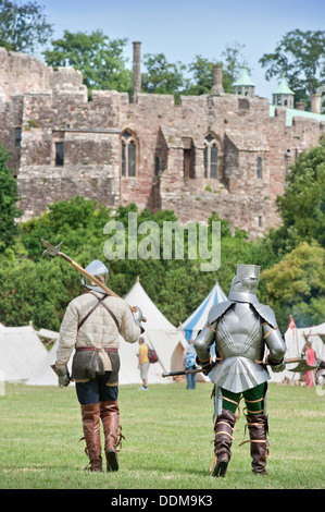 Le "Berkeley" reinactments escarmouche médiéval au château de Berkeley près de Gloucester où le 500e anniversaire de la bataille de Fl Banque D'Images