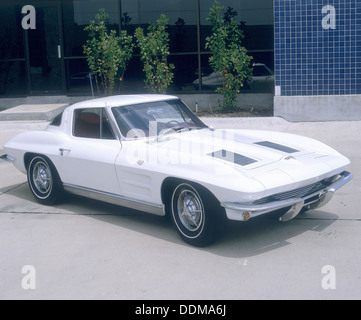 1963 Chevrolet Corvette Stingray. Artiste : Inconnu Banque D'Images
