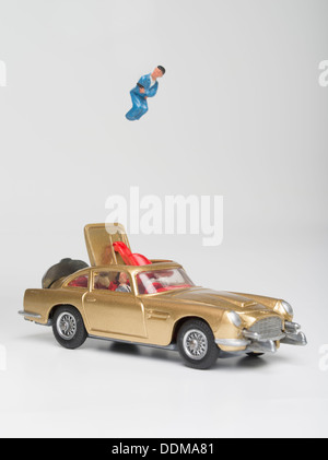 Corgi Toys (261) Modèle moulé de James Bond Aston Martin DB5 dans Goldfinger avec siège éjectable produites en 1965 Banque D'Images