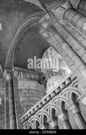 Voltige au-dessus du presbytère de la cathédrale de Norwich en ambulatoire. Banque D'Images