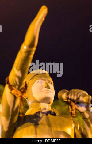 Statue de assassiné le dirigeant syndical Chea Vichea, Phnom Penh, Cambodge. Banque D'Images