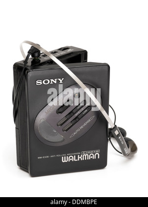 Walkman® Sony avec Headphones isolated on White Banque D'Images