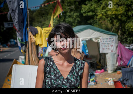 Balcombe, West Sussex, UK. 4e septembre 2013. Natalie Hynde, à la belle, à la lutte contre la fracturation de camping. La fracturation anti écologistes protestent contre les forages d'essai par Cuadrilla sur le site de West Sussex qui pourraient mener à la processus de fracturation controversée. Crédit : David Burr/Alamy Live News Banque D'Images