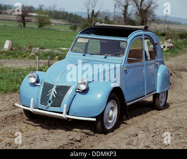 Une Citroën 2CV 1959 EC. Artiste : Inconnu Banque D'Images