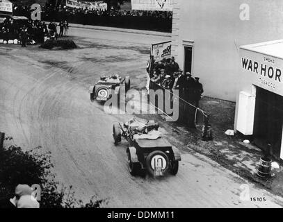 D'une Alfa Romeo en compétition dans le Tourist Trophy, Corfou, Grèce. Artiste : Inconnu Banque D'Images