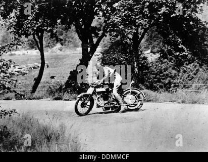 Un homme sur une moto Norton prenant part au Grand Prix de Belgique, 1924. Artiste : Inconnu Banque D'Images