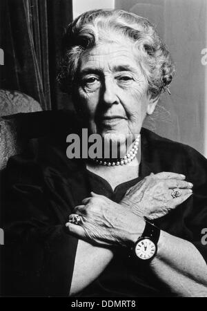 Agatha Christie (1890-1976), écrivain britannique. Artiste : Inconnu Banque D'Images