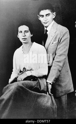 Franz Kafka (1883-1924), écrivain tchèque, avec Felice Bauer au cours de leur deuxième mission, 1917. Artiste : Inconnu Banque D'Images