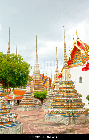 Pagode thaïlandaise, fleurs détails de décoration de porcelaine sur pagoda Banque D'Images