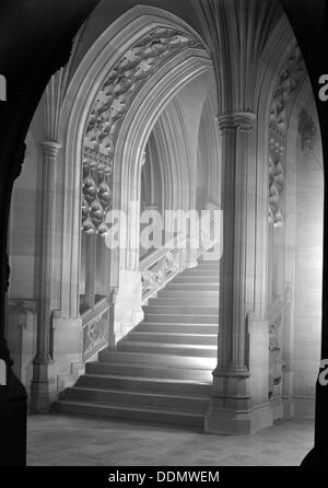 Escalier dans la bibliothèque John Rylands, Deansgate, Université de Manchester, 1942. Artiste : GO Bois Banque D'Images