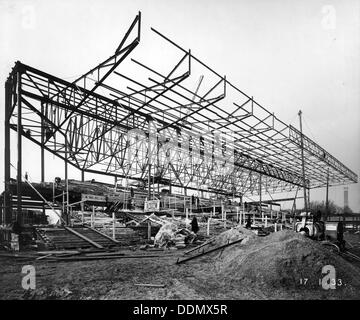 En cours de construction sur les membres s'élèvent à Kempton Park Racecourse Surrey, 1933. Artiste : Inconnu Banque D'Images