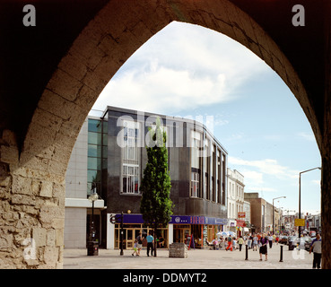 En regardant vers le Bar Risa dans le High Street, Southampton, Hampshire, c1992-c2000. Artiste : P Williams Banque D'Images