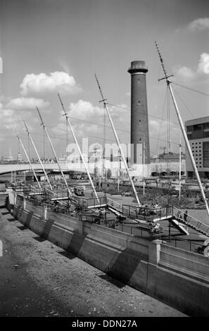Shot Tower et le plomb fonctionne, Belvedere Road, Lambeth, London, c1945-1951. Artiste : SW Rawlings Banque D'Images