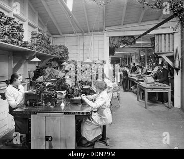 Atelier, Munitions Hampton's Works, Lambeth, Londres, 1914-1918. Artiste : Bedford Lemere et compagnie Banque D'Images