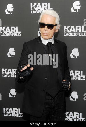 Munich, Allemagne. Le 04 août, 2013. Designer allemand Karl Lagerfeld arrive pour l'ouverture de son nouveau magasin 'Karl Lagerfeld' à Munich, Allemagne, 04 septembre 2013. Photo : Tobias Hase/dpa/Alamy Live News Banque D'Images