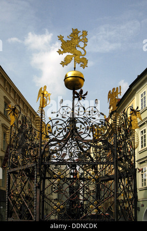 Garde-corps en fonte doré baroque dans Stare Mesto trimestre vieille ville à Prague République Tchèque Banque D'Images