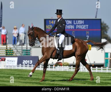 Stamford, Angleterre . Le 05 août, 2013. Jonathan Paget [NZL] équitation CLIFTON LUSH prendre l'avance qu'au cours de la phase de dressage le jour 1 de la Land Rover Burghley Horse Trials. La Land Rover Burghley Horse Trials ont lieu entre 5 et 8 septembre à Burghley House,© Stephen Bartholomew/Alamy Live News Crédit : Stephen Bartholomew/Alamy Live News Banque D'Images