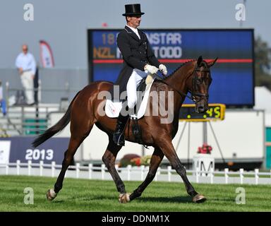 Stamford, Angleterre . Le 05 août, 2013. Mark Todd [USA] RAVENSTAR circonscription au cours de la phase de dressage le jour 1 de la Land Rover Burghley Horse Trials. La Land Rover Burghley Horse Trials ont lieu entre 5 et 8 septembre à Burghley House,© Stephen Bartholomew/Alamy Live News Crédit : Stephen Bartholomew/Alamy Live News Banque D'Images