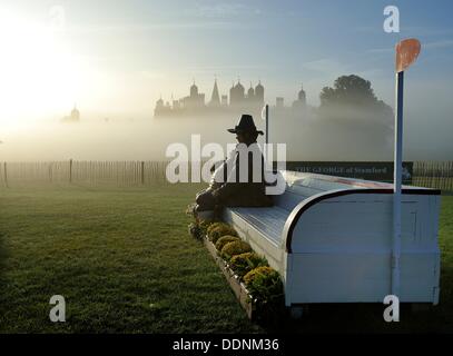 Stamford, Angleterre . Le 05 août, 2013. La figure de Daniel Lambert [ Britain's Fattest Man] à la deuxième barrière, Lambert, canapé, sur le Cross-country de Burghley bien sûr. La Land Rover Burghley Horse Trials ont lieu entre 5 et 8 septembre à Burghley House. Crédit : Stephen Bartholomew/Alamy Live News Banque D'Images