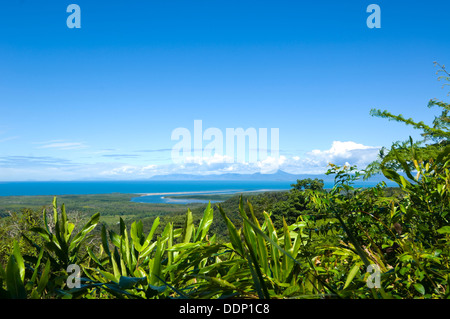 Vue sur l'embouchure de la rivière Daintree Plage Alexandra Lookout, Far North Queensland, Queensland, Australie, FNQ Banque D'Images