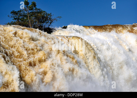 Brésil, São Paulo : Iguassu Falls avec enregistrer les niveaux d'eau après de fortes pluies Banque D'Images
