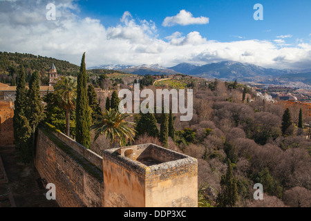 Vue du célèbre palais de l'Alhambra à Grenade en Espagne Banque D'Images