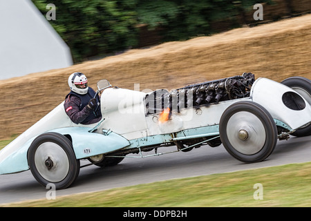 1923 Thomas des 'Babs' au 2013 Goodwood Festival of Speed, Sussex, UK, avec des flammes. Pilote, Geraint Owen. Banque D'Images