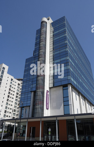 Helmont Chambre immeuble de bureaux dans le centre-ville de Cardiff maintenant l'hôtel Premier Inn Banque D'Images