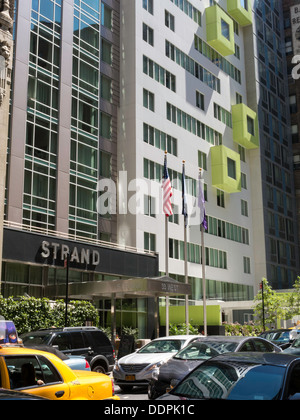 L'hôtel Strand et de l'établissement SpringHill Suites by Marriott sur West 37th Street, NEW YORK CITY Banque D'Images