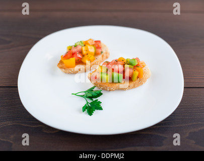 Délicieux avec le paprika et les herbes bruschetta Banque D'Images