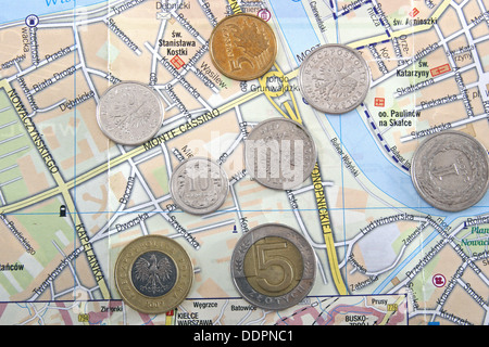 Polish zloty's sur une carte de Krakow Banque D'Images