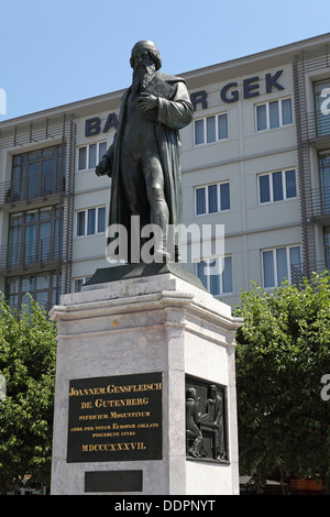 Statue de Johannes Gensfleisch zur Laden zum Gutenberg à Mayence, en Allemagne. Banque D'Images