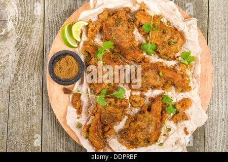 Mutton Chaap - poêlée de côtelettes d'agneau et battues chaat masala Banque D'Images