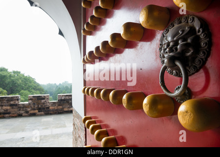 Les Tombeaux des Ming, Nanjing, Chine. Détail d'une porte à l'âme Tower. Banque D'Images